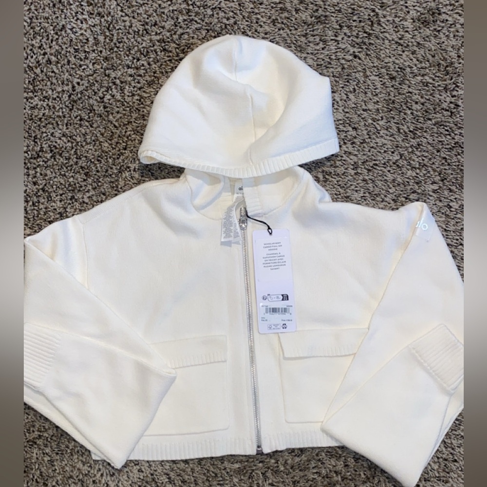 Alo cropped knit jacket, nwt and only been tried on! Retails for $200!!